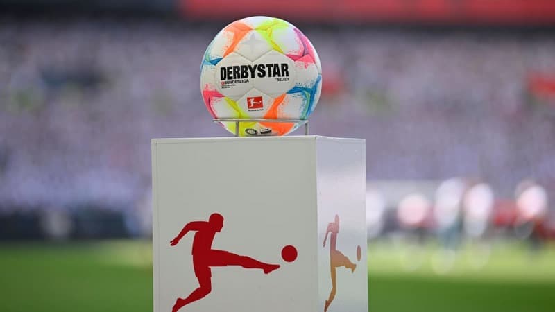 Giải đấu Bundesliga thành lập từ năm 1962, mỗi năm có 18 CLB tham dự 
